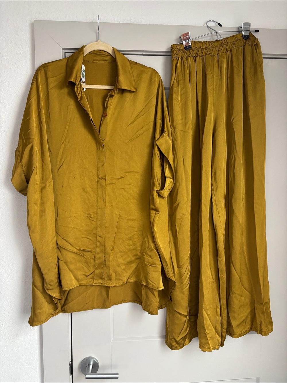 NWT Women’s Relaxed Wide-Leg Satin Lounge Set — Topaz